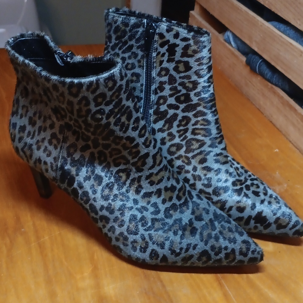 Preston and york ankle booties size 6